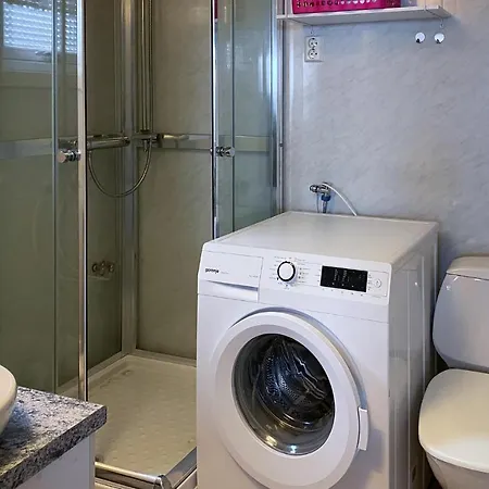 Pet Friendly In With Kitchen
