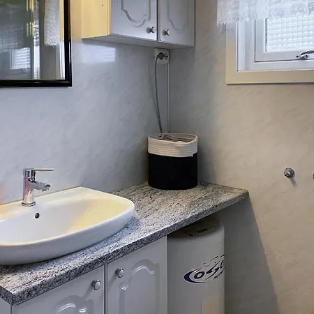 Pet Friendly In With Kitchen Smola
